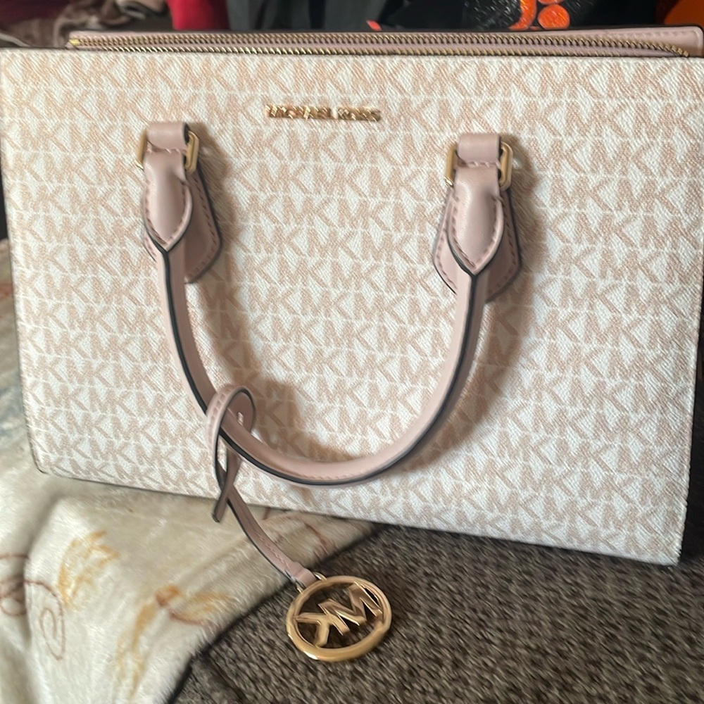 Medium size cream color with MK. It’s in very good condition.